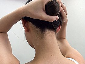 素人娘の全裸図鑑7 今時の女の子14名が恥らいながら脱衣していく様子をじっくり撮影した、変態紳士のためのヘアヌードコレクション　サンプル画像08